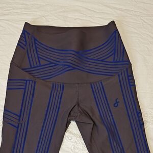 Fanka Gray w/ Purple Body Sculp Reversible Leggings - L